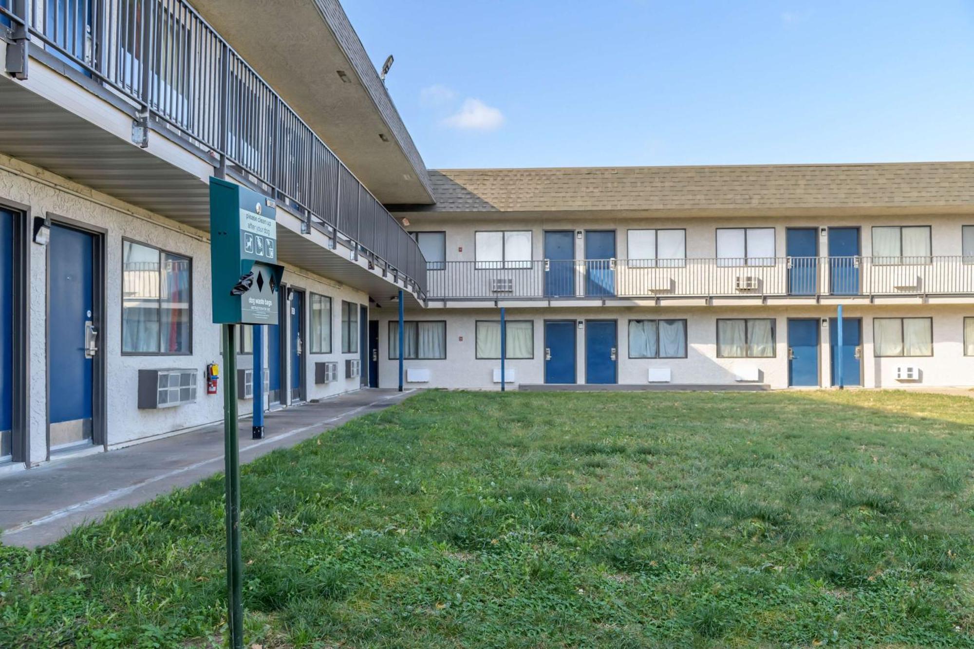 Home 6 Motel Topeka Exteriör bild