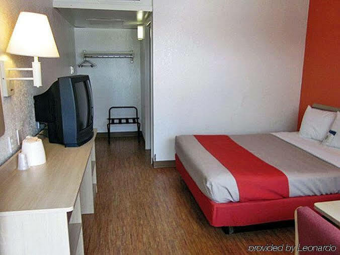 Home 6 Motel Topeka Exteriör bild